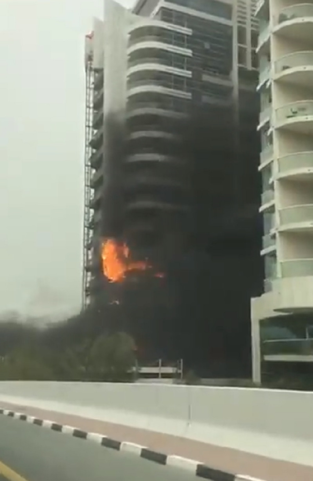 Veliki požar u Dubaiju! (VIDEO)