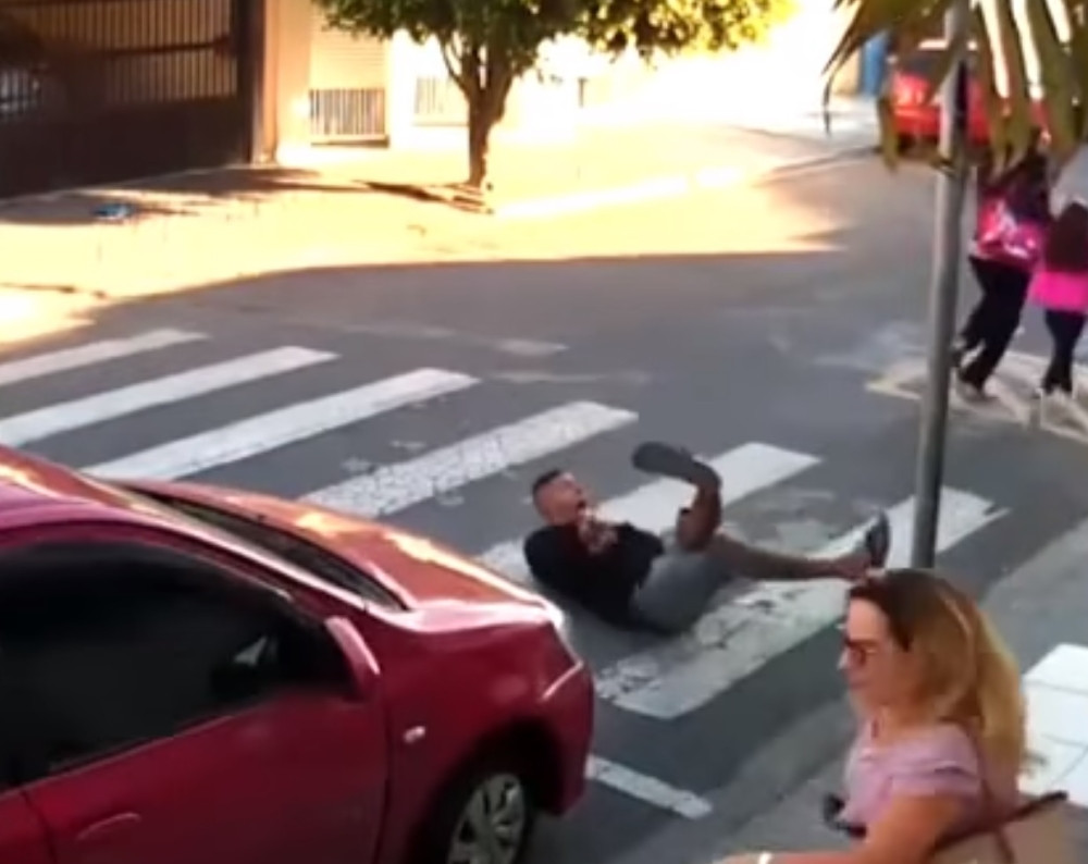 Majka upucala lopova ispred vrtića! (18+)