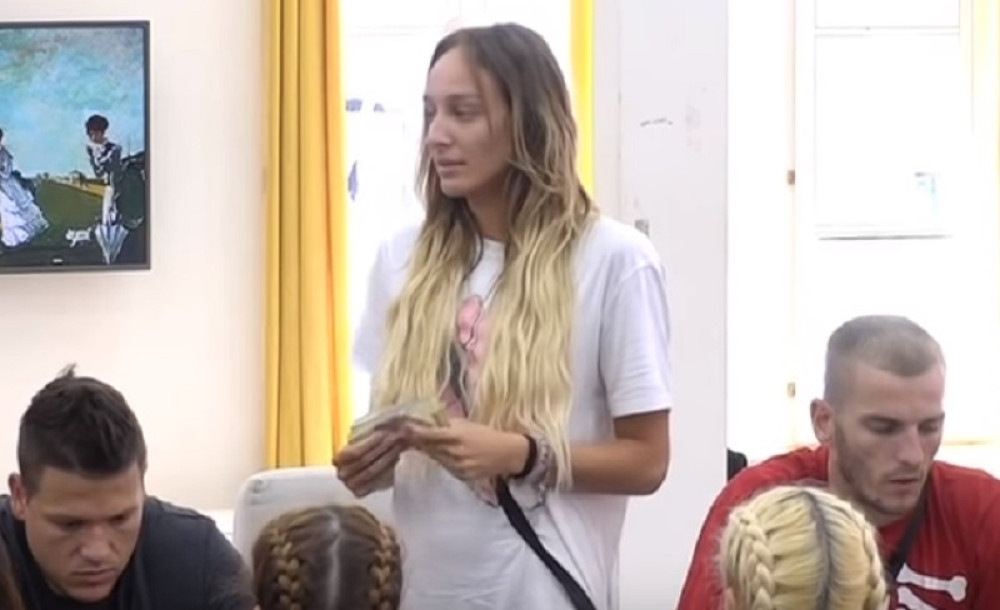 Čovek blizak produkciji otkrio večeras strogo čuvanu tajnu Zadruge, a tiče se Lune i Anabele!