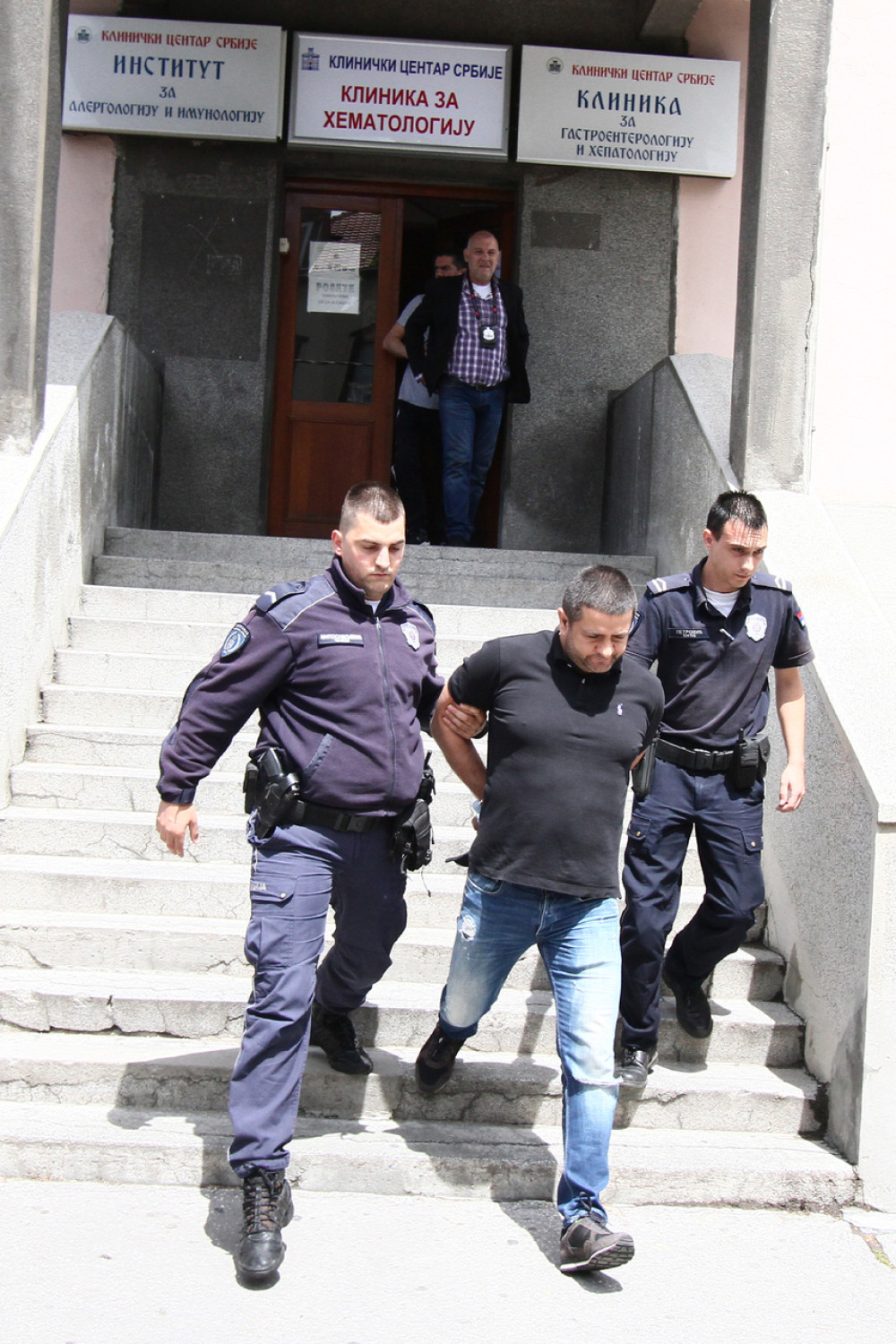 Sinanov sin pravio haos u bolnici, privela ga policija!