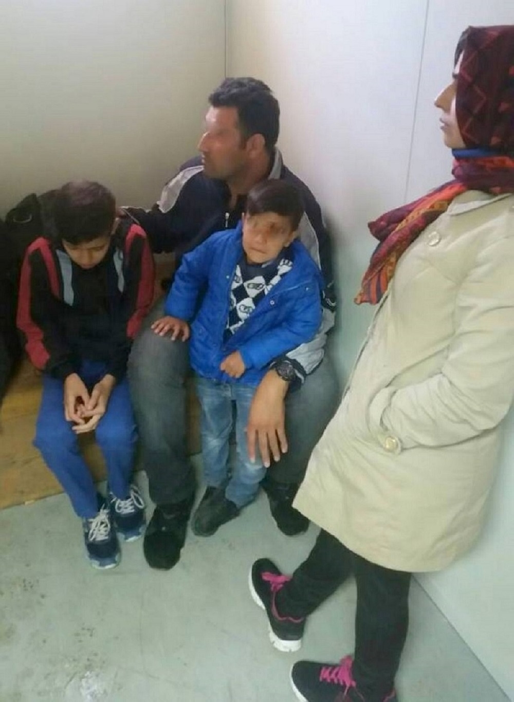 Roditelji i dvoje dece razotkriveni među lešnicima