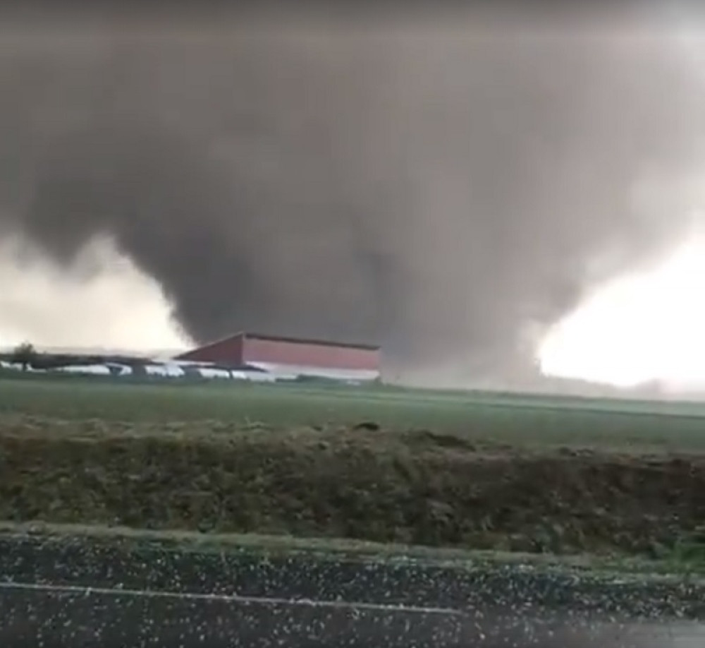 Zastrašujuć tornado pogodio Nemačku! (VIDEO)