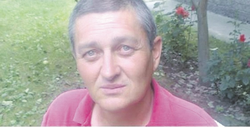 Rade pobesneo zbog žene svog sina, napio se, pa uzeo lovačku pušku, krenuo je REDOM DA UBIJA!