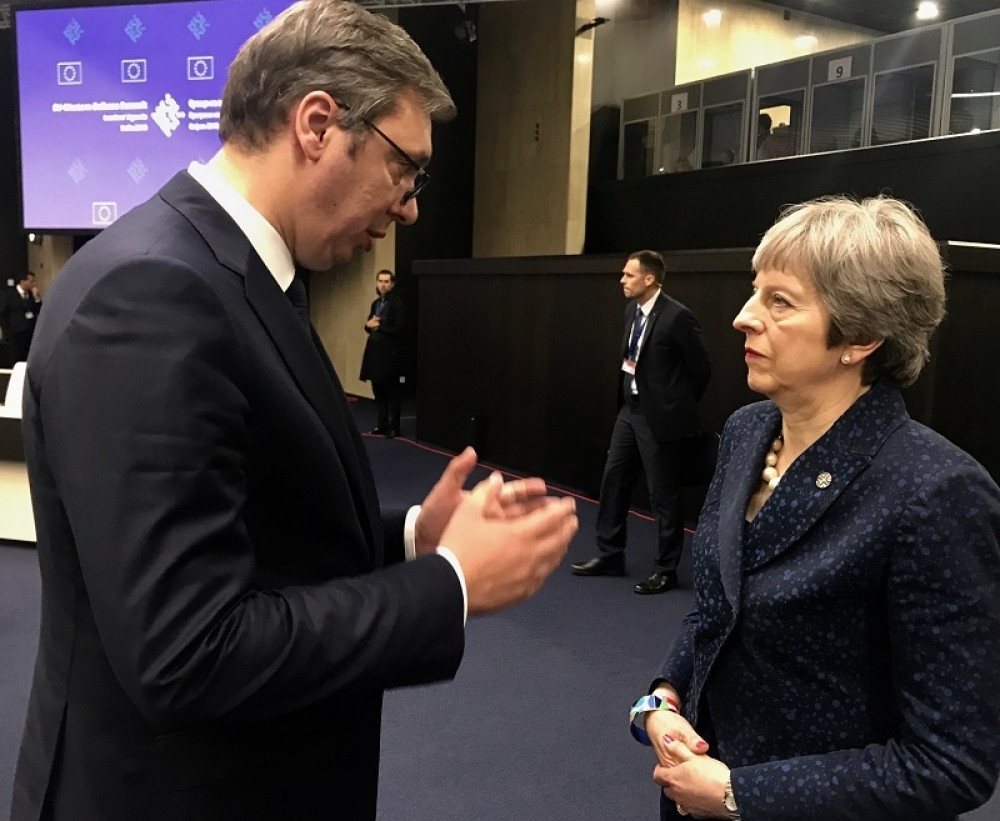 Mejova odlazi, a na čelo britanske imperije, dolazi prijatelj srpskog predsednika!