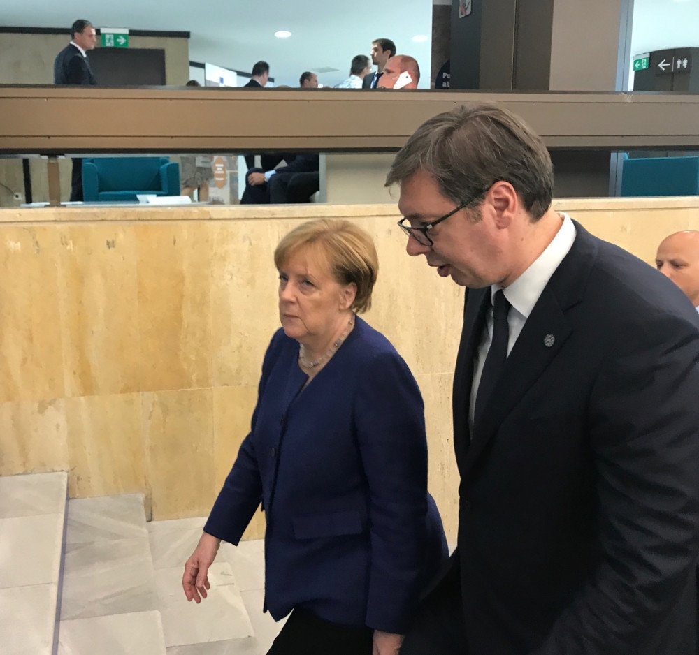 Vučić izneo detalje sastanka sa Angelom Merkel, pa otkrio šta ga je Putin savetovao o odbrani zemlje!