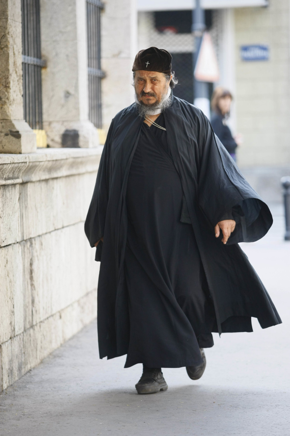 Vladika opljunuo Šešelja i Vuka