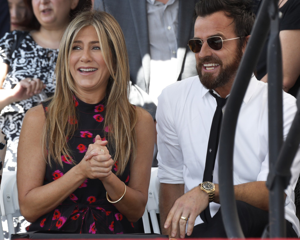 Slavna pevačica i drugarica Dženifer Aniston smuvala njenog bivšeg muža!