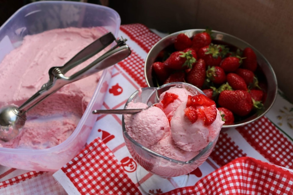 Kremasti sladoled sa jagodama bez jaja!