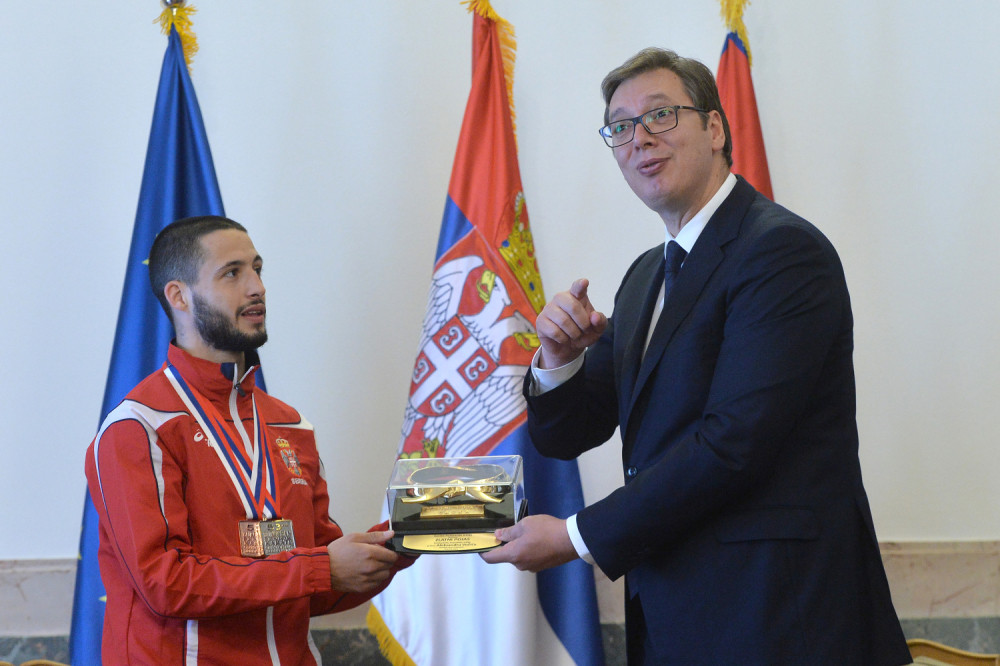 Vučić: Srbija mora da pobeđuje svuda i svakoga!