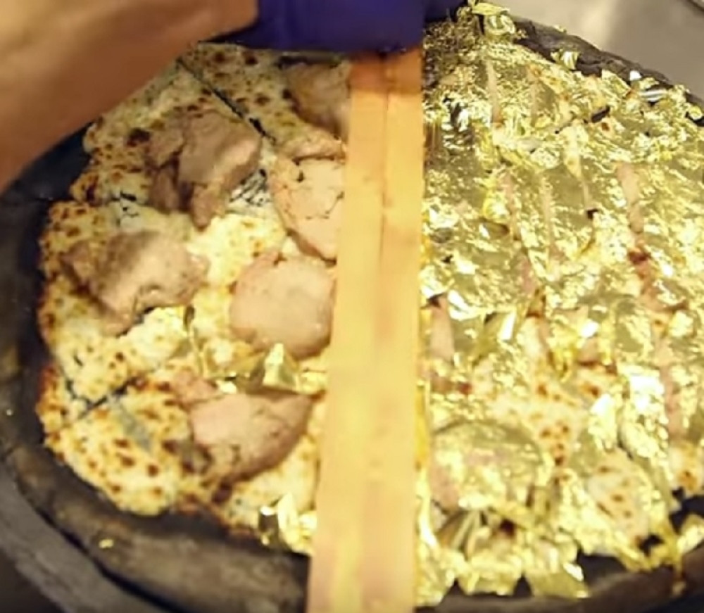 Ne znaju šta će sa parama, pa svaki dan jedu zlato (FOTO)