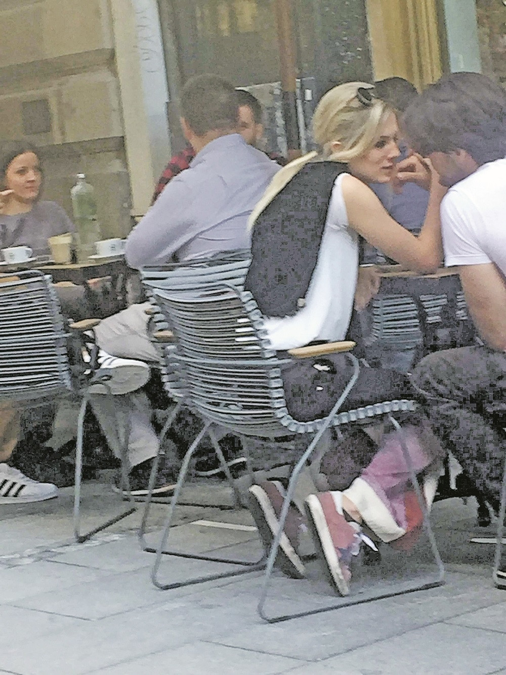 Nevena Božović uhvaćena u akciji sa dečkom!