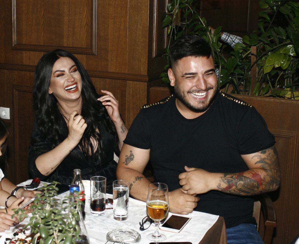 POSLE DARKOVOG SELFIJA OGLASILA SE KUMA Od njenih reči suze će vam same krenuti! (FOTO)