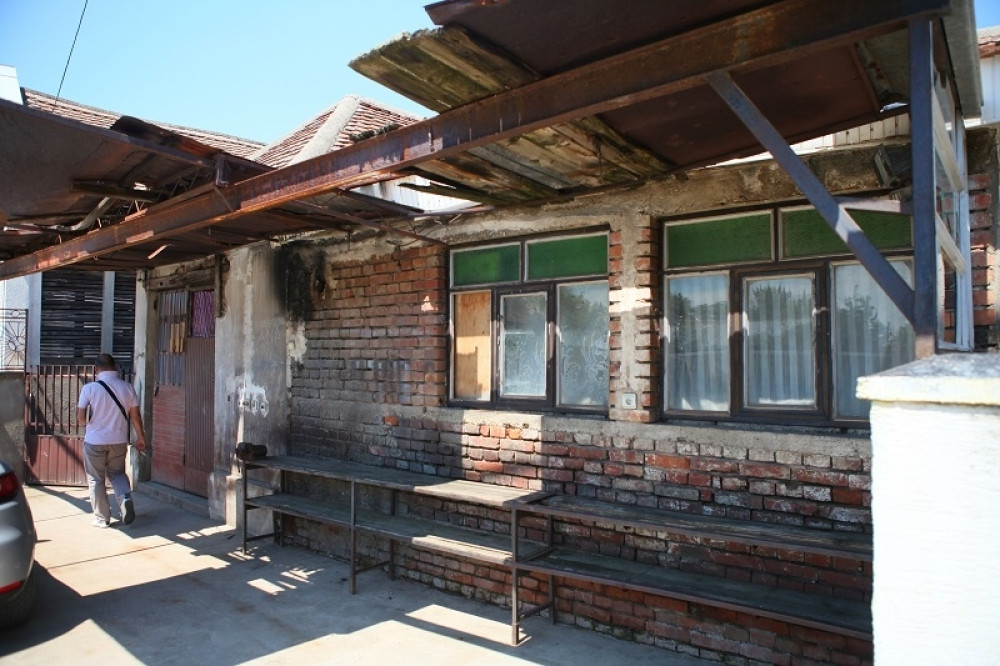 Pre 12 godine je oteo devojčicu, isekao joj kosu, a onda je brutalno silovao, sada je na slobodi i ostavlja jezive poruke