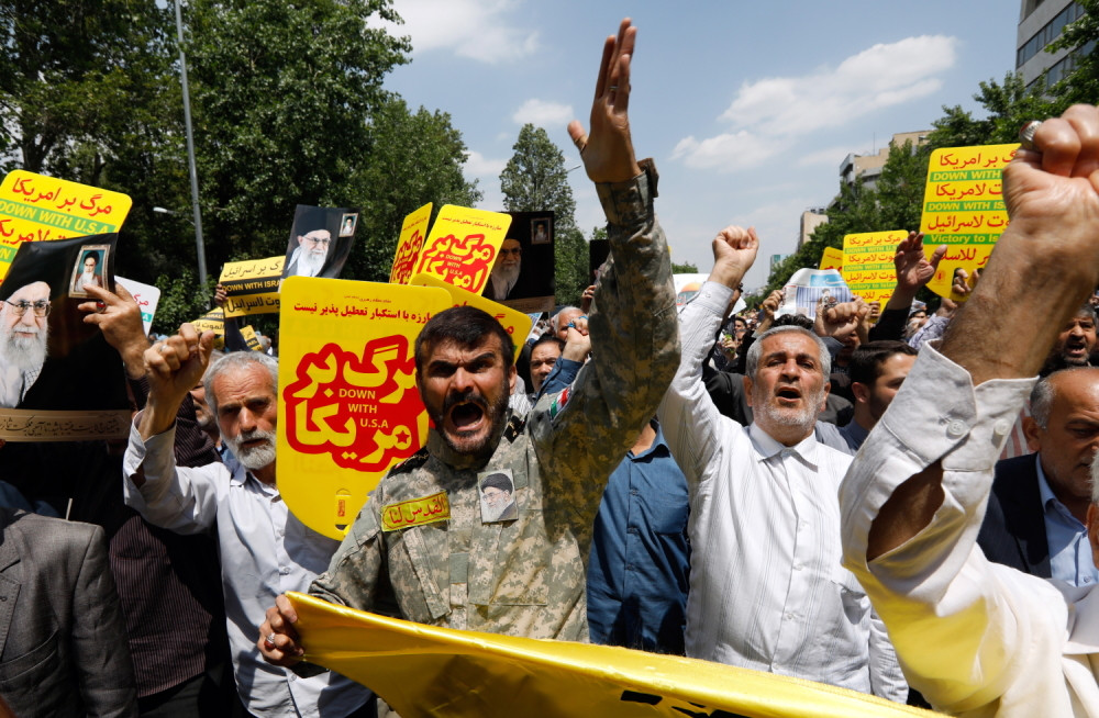 Dve osobe ubijene, skoro 50 povređenih u Iranu