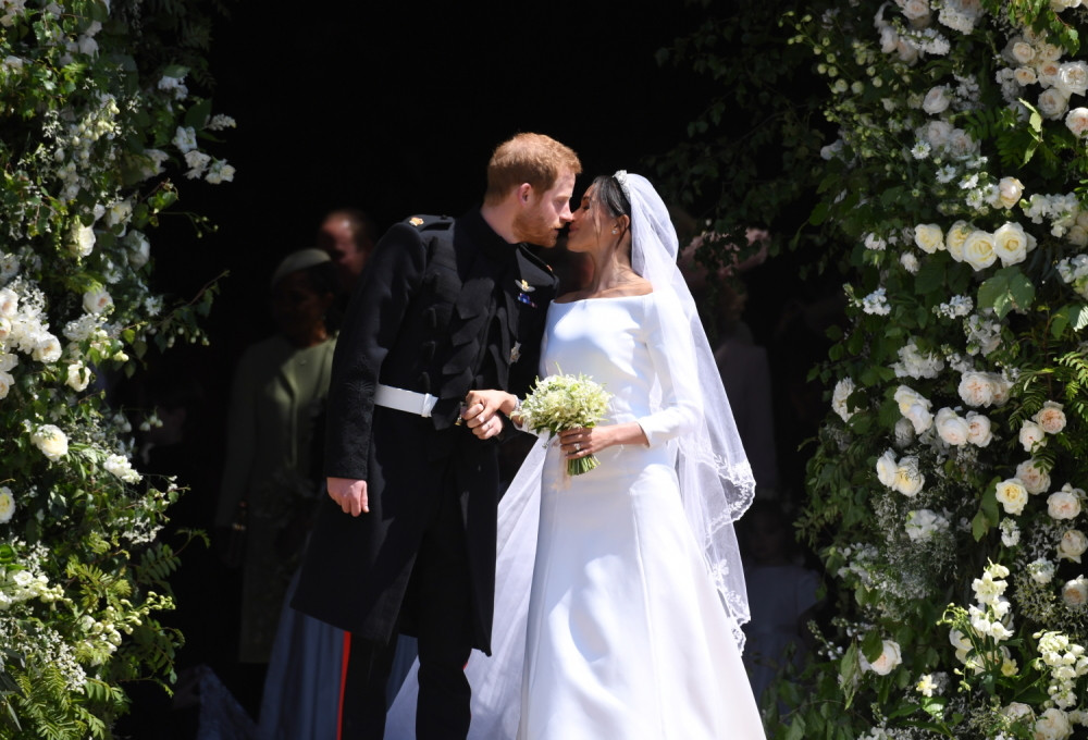 Princ Hari zaplakao, pogledajte kako je izgledao prvi poljubac!