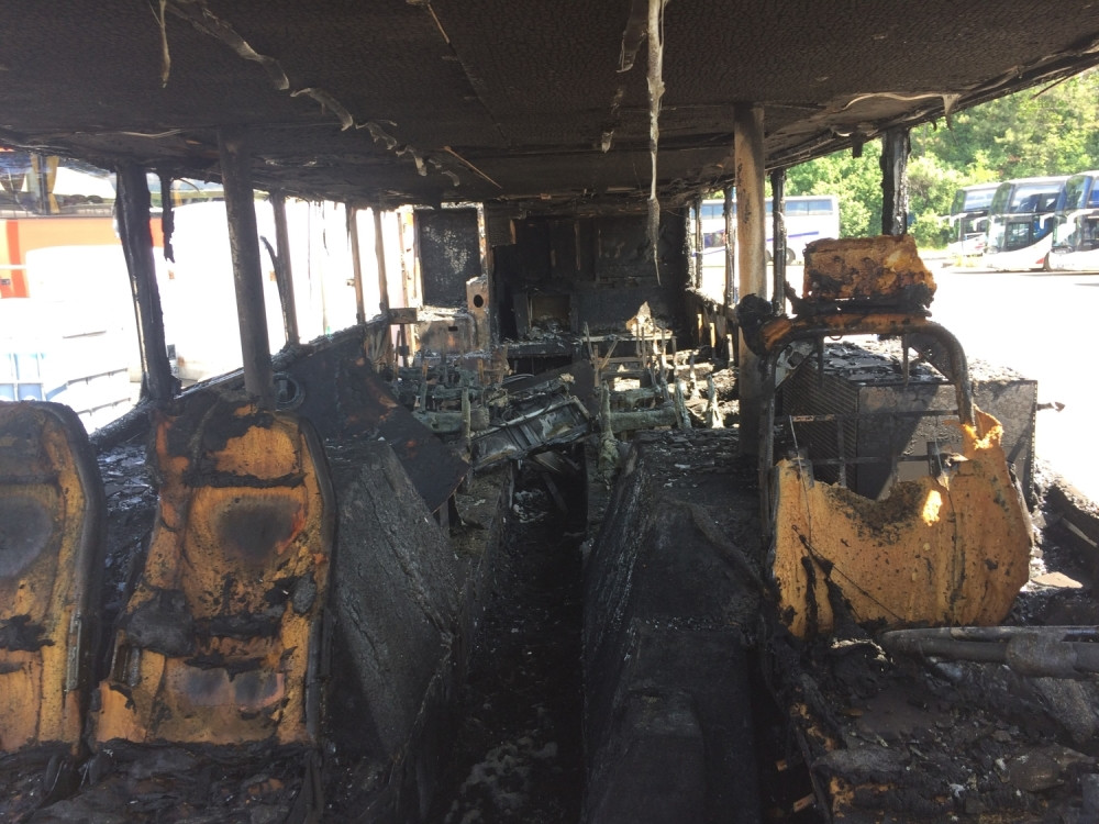 Vatra buknula na parkingu, inspekcija utvrđuje uzrok požara