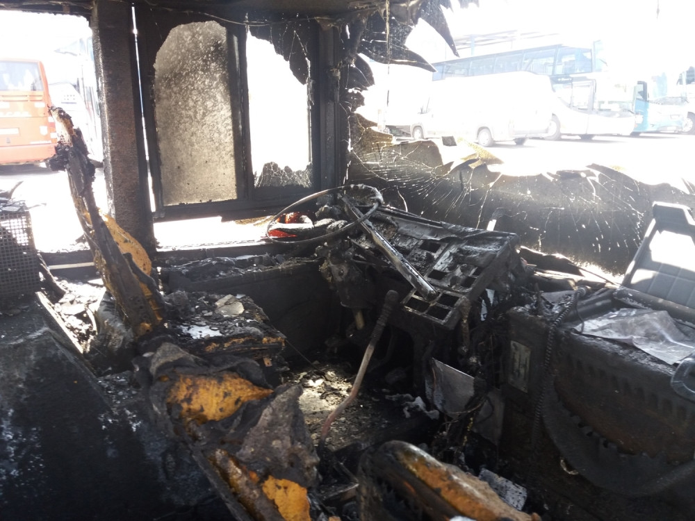 EKSKLUZIVNO~Evo kako danas izgleda Zvezdin spaljeni autobus (FOTO GALERIJA)