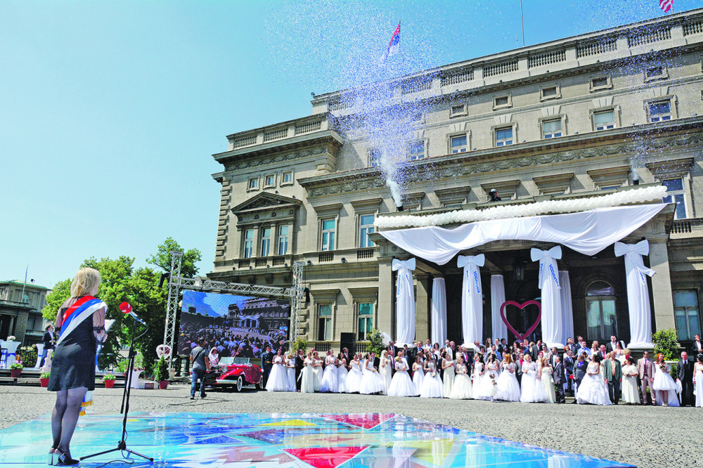 Moja mama nas je prijavila za kolektivno venčanje