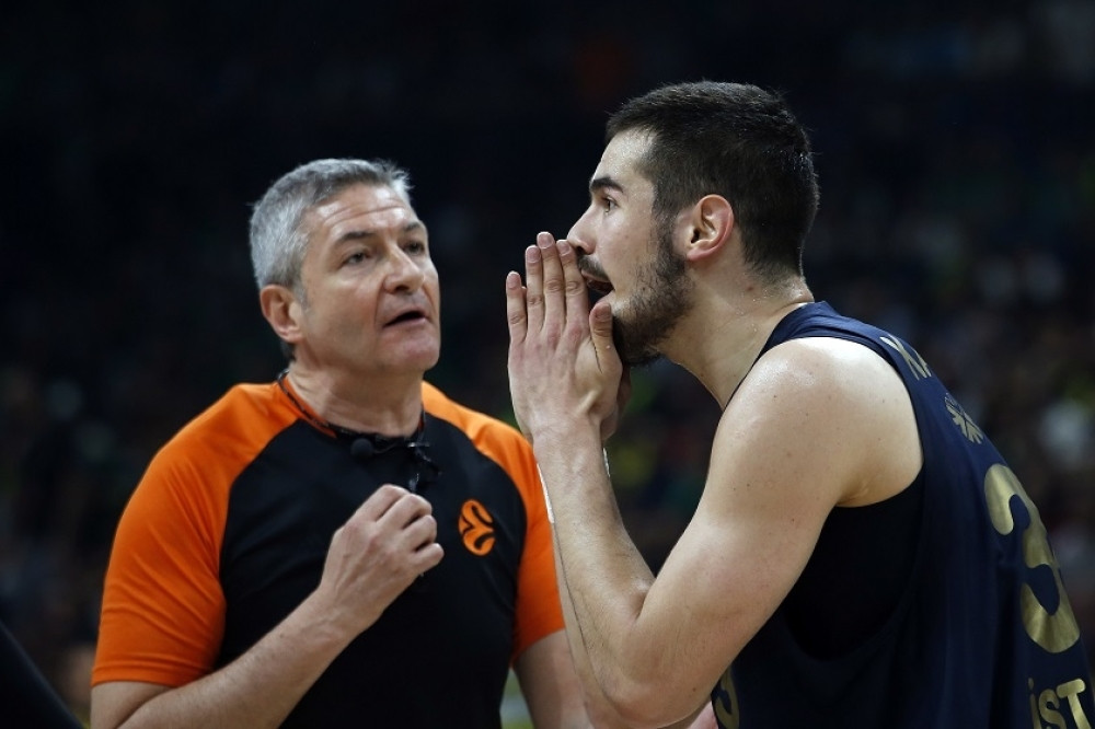 Nikola Kalinić isključen sa utakmice, a njega je rival UDARIO U MEĐUNOŽJE! (VIDEO)