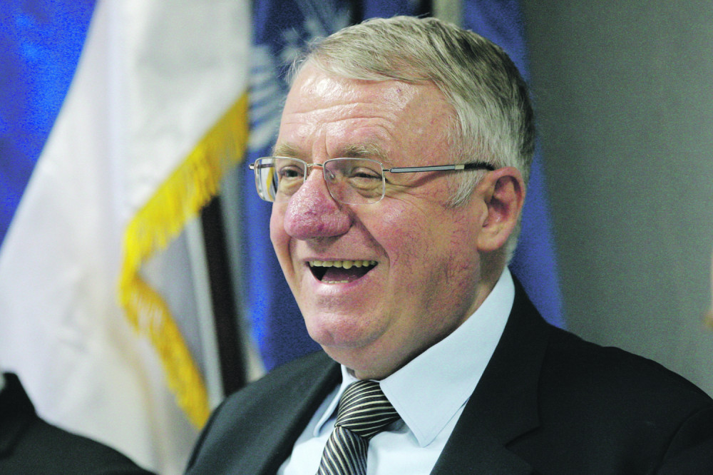 Šešelj u cik zore poslao Trifunoviću urnu u kakvoj je sahranjena Mira Marković, a tek da vidite pismo...