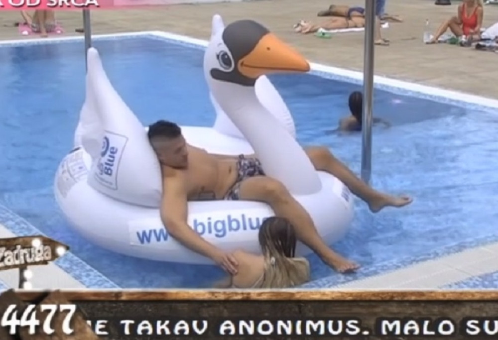 Luna i Sloba završili u bazenu, pa se prepustili strastima!