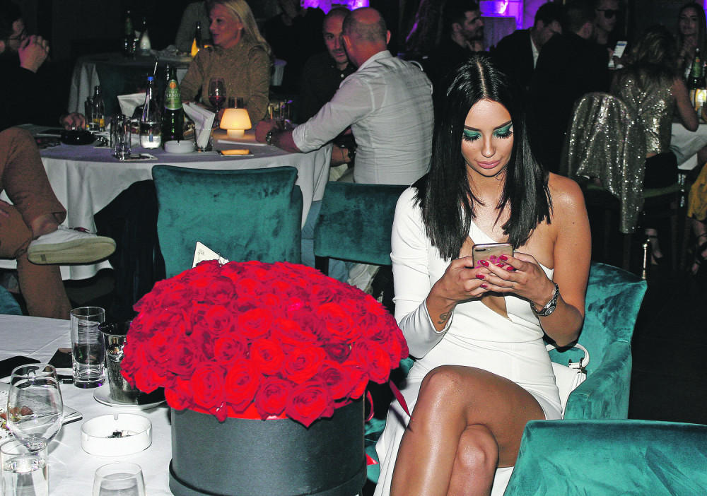 Oženjeni dečko Katarine Grujić umesto dolaska poslao buket