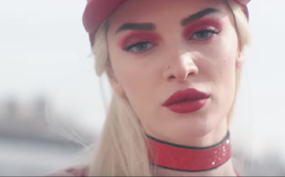 Albanka koja će pevati na otvaranju Mondijala SKRNAVILA SRPSKU CRKVU!