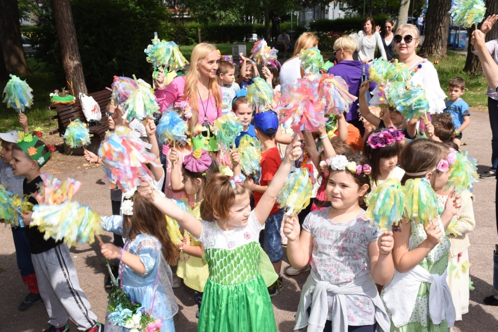 Mališani uživali na Keju oslobođenja