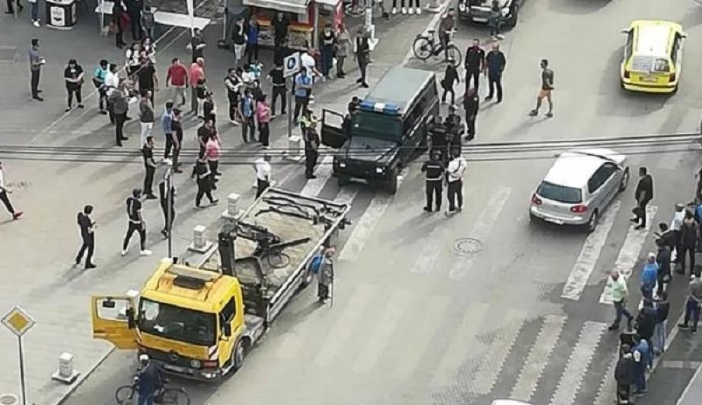 Vređao policajku, a onda izudarao policajce!