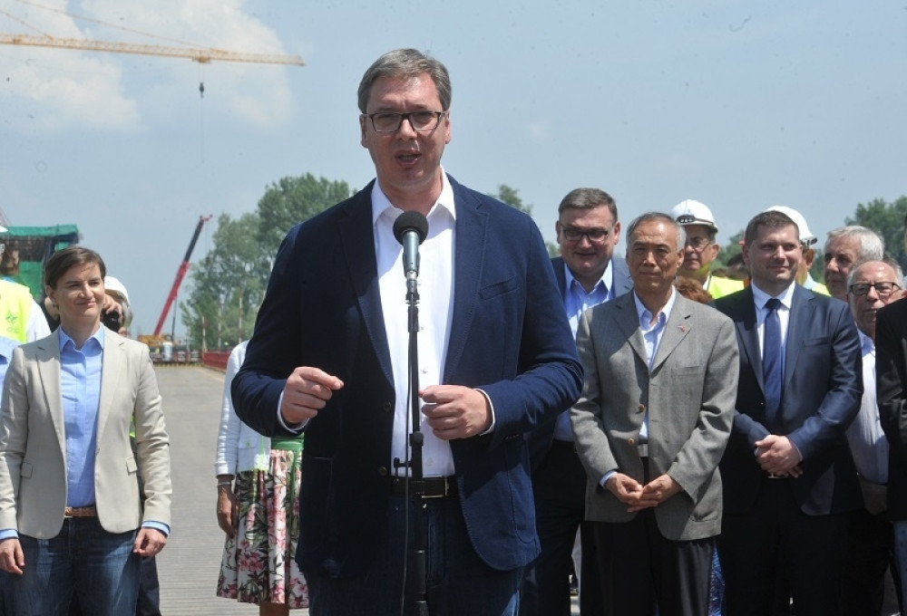 Vučić: Lopove i secikese ostavite po strani