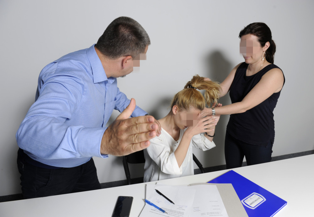 "Gazde me tukle na poslu"