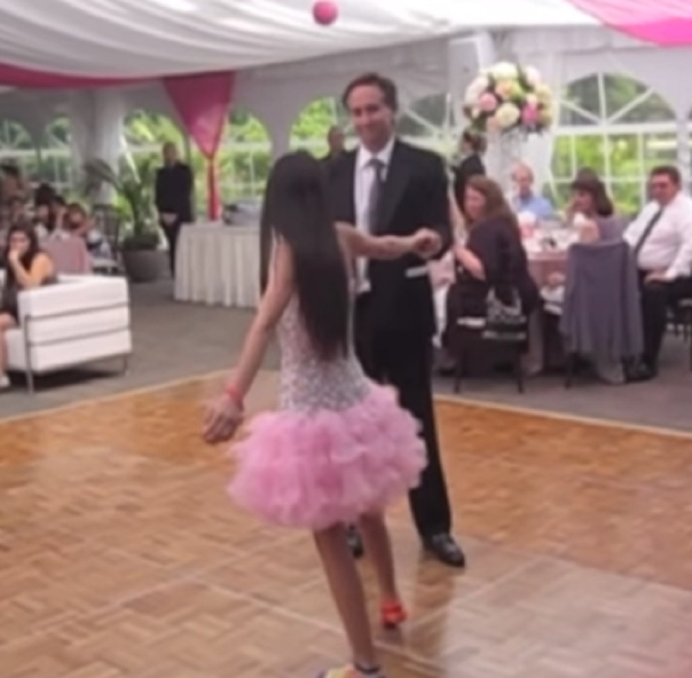 Tata i ćerka počeli da plešu, pa napravili šou za pamćenje!