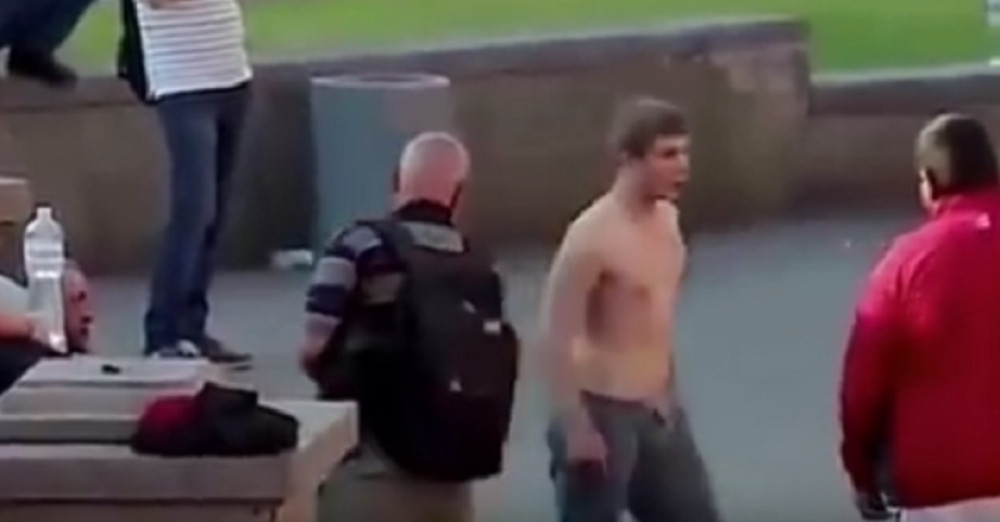 Huligan maltretirao Kijevljane po ulici, a onda je naišao na prodavca šalova! (VIDEO)