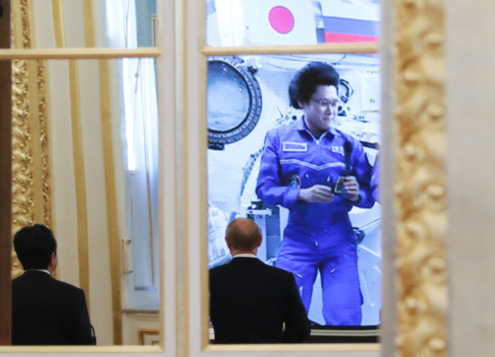 Putin i Abe razgovarali sa astronautima