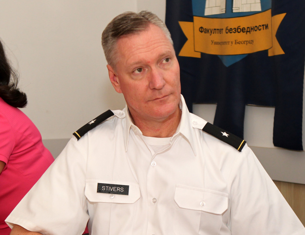 Srbi, put vam je prema Zapadu!