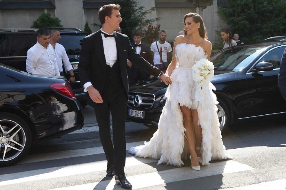 Ovako se Karleuša pojavila kod Stojkovića na venčanju, a tek Duško...