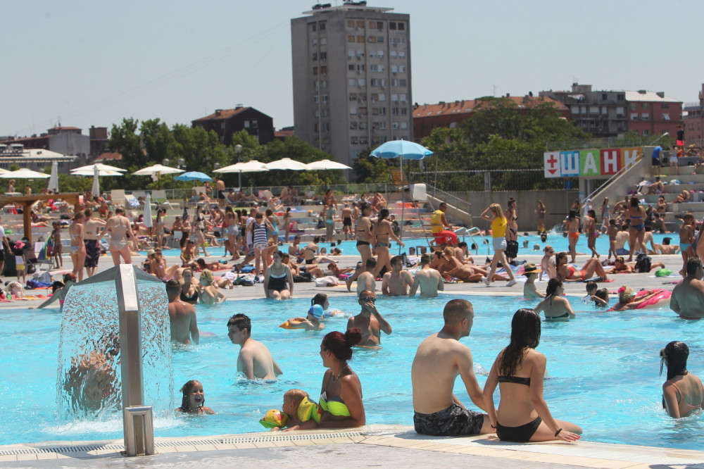 Kupanje na bazenima počinje u junu