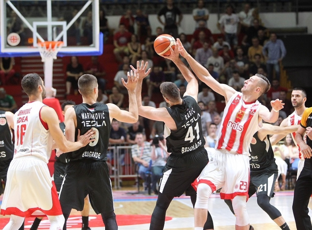 Zvezda rutinski pregazila Partizan i povela 1:0 u seriji!