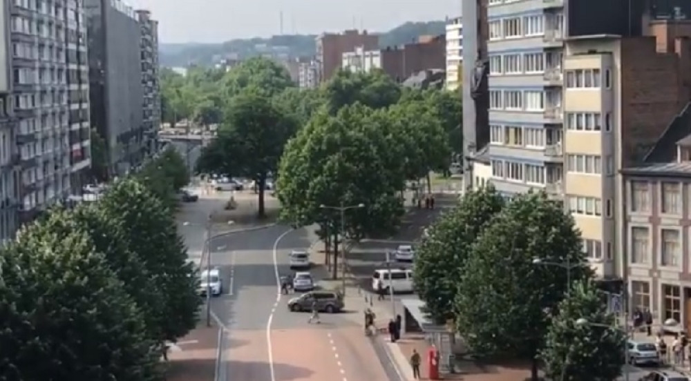 Ubijene dve policajke i prolaznik, napadač ženu držao kao taoca! (VIDEO)