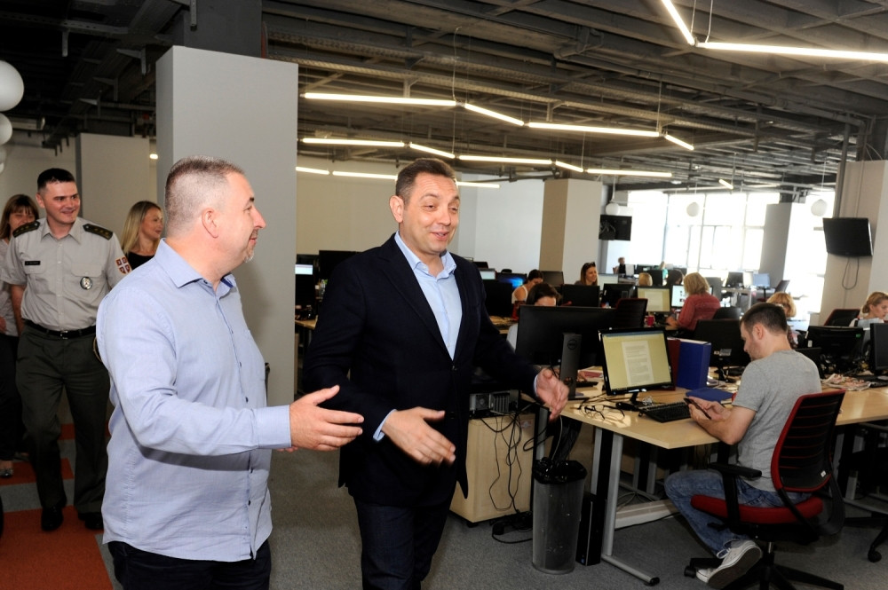 Vulin: Vaša redakcija živi i vidi se da je dobra