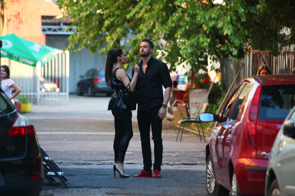 Pevačica smuvala kolegu, a od venčanja na kraju nema ništa! (VIDEO)