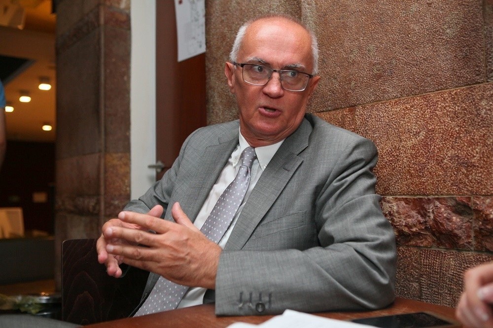 Rodoljub Šabić napadnut na ulici! (FOTO)