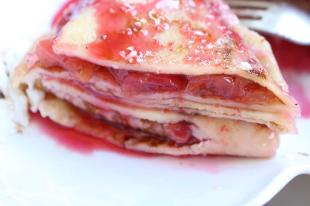 Sočne palačinke sa trešnjama