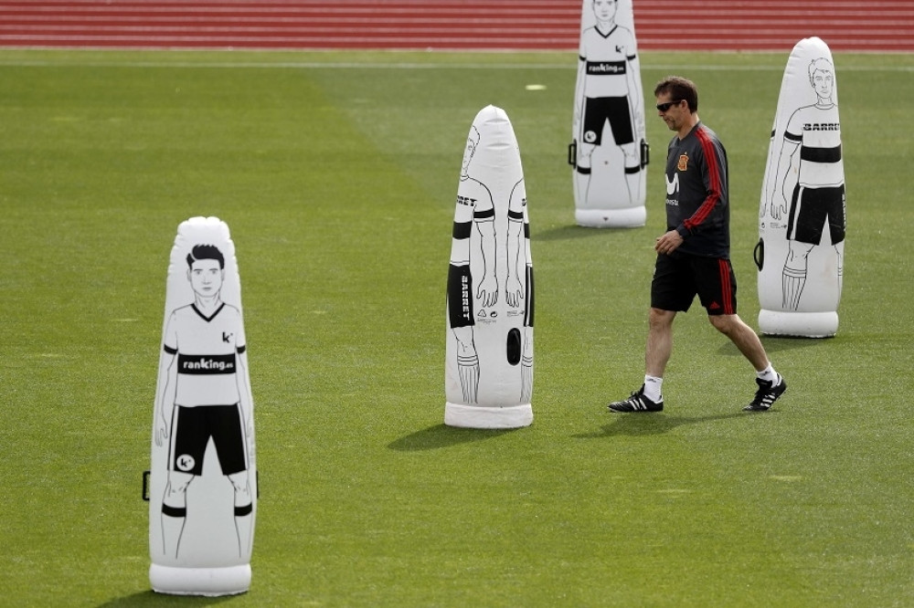 Španci treniraju za Mondijal na džinovskim penisima! (FOTO)