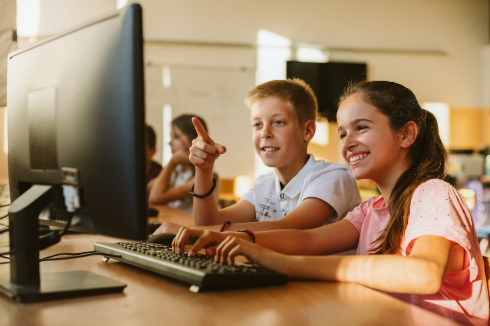 Nova računarska oprema za 20 škola širom Srbije