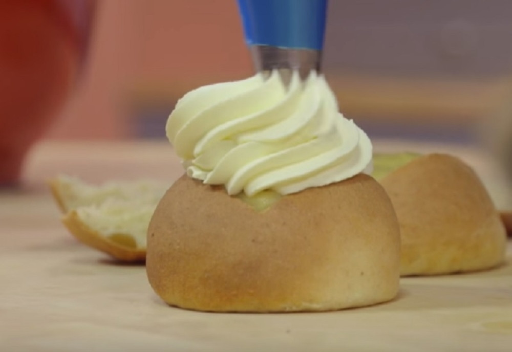 Tradicionalni švedski kolač "Semlor", ništa ukusnije niste jeli!