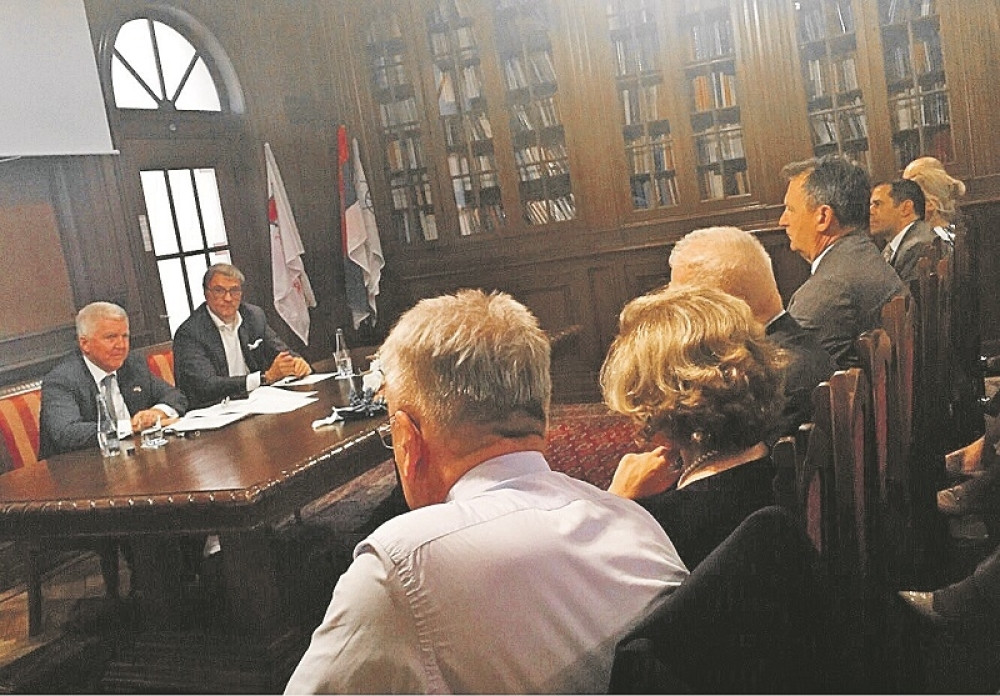 Skot pola sata pljuvao po Vučiću i Srbiji!