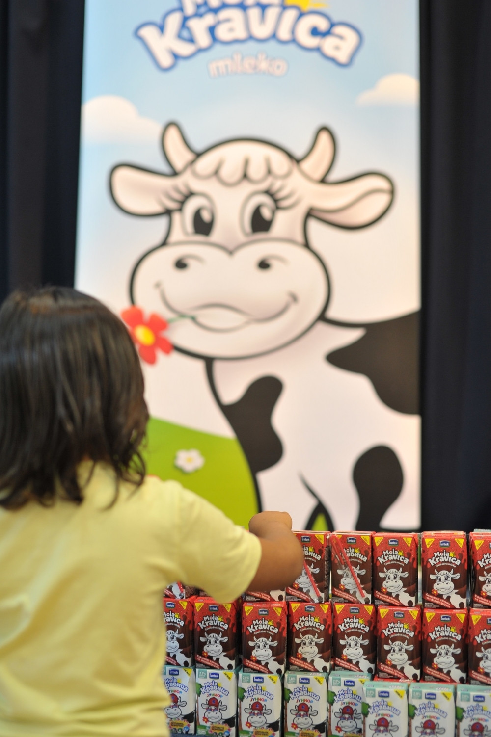 Moja Kravica mlečni paketići za nezbrinutu decu širom Srbije