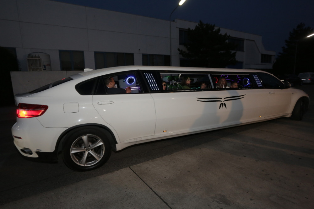 Pogledajte kako Srbi đuskaju nasred ulice u Beču!