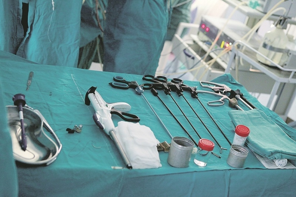 Doktor iz Novog Pazara lečio ljude tek kada plate, šestoro uhapšeno zbog mita!